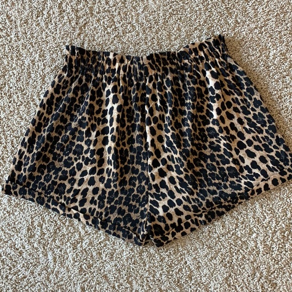 Pants - Leopard Print Shorts